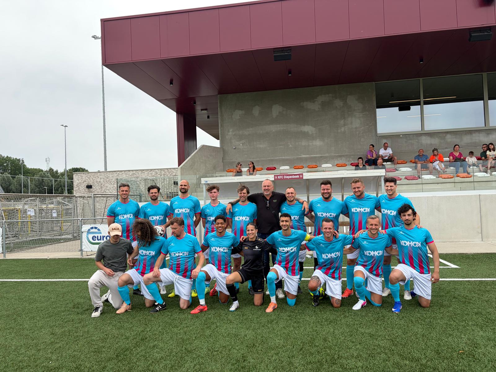Voetbalwedstrijd KOMOK – teamfoto KOMOK-ploeg, juni 2026